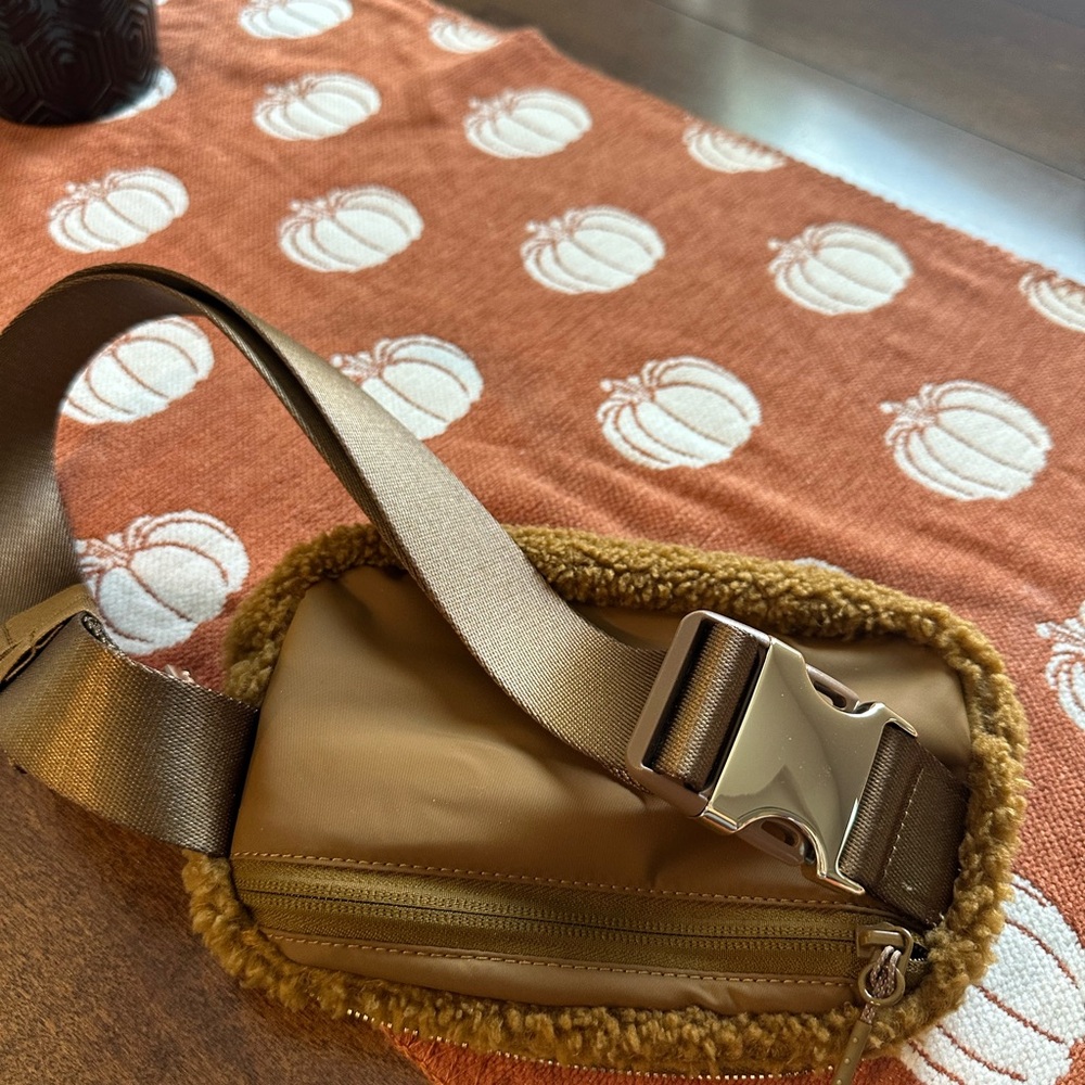 Lululemon - Picture 4 of 4
